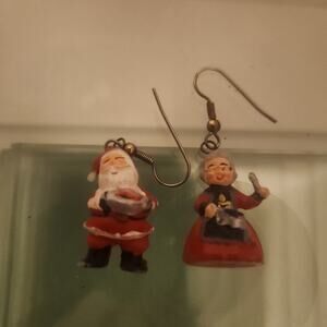 Vintage Christmas Santa Mrs. Claus dangle earrings